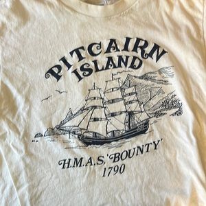 Vintage crop tee one of a kind, graphic w/worn in feel, AMAZING pictarin island